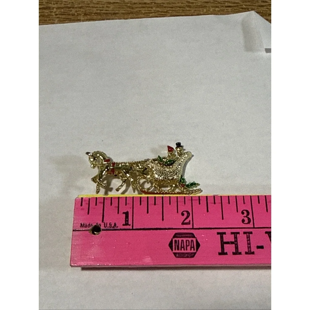 Vintage Gerry's Christmas Gold tone‎ Horse Santa Sleigh Holiday Brooch Pin